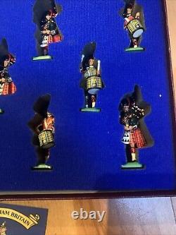 Britains 5196 The Pipes & Drums 1st Batt. The Black watch in Fitted Box in 54mm