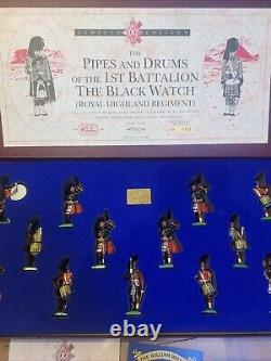 Britains 5196 The Pipes & Drums 1st Batt. The Black watch in Fitted Box in 54mm