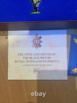 Britains 5196 The Pipes & Drums 1st Batt. The Black watch in Fitted Box in 54mm