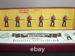 Britains 8802 British Worcester Regiment Infantry Metal Toy Soldier Figure Set