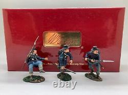 Britains Acw Union Infantry In Frock Coats Charging Set #2 17833 54mm