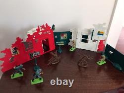 Britains Army Group Bombed Buildings Set No 4731