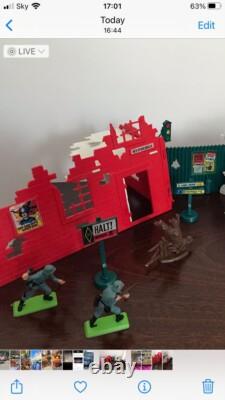 Britains Army Group Bombed Buildings Set No 4731