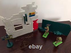 Britains Army Group Bombed Buildings Set No 4731