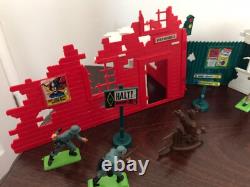 Britains Army Group Bombed Buildings Set No 4731