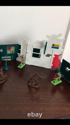 Britains Army Group Bombed Buildings Set No 4731