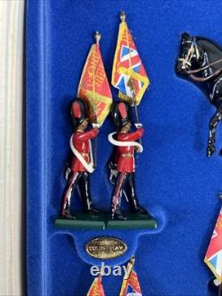 Britains Box Set 5801 Trooping the Colour Queen Elizabeth II Guards toy soldiers