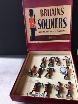 Britains Boxed Set 9428 Drum & Pipe Band Of The Irish Guards