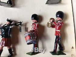 Britains Boxed Set 9428 Drum & Pipe Band Of The Irish Guards