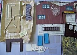 Britains Buildings 4720 Wild West Livery Stable Barn Boxed Swoppets Cowboys