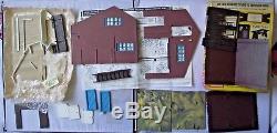 Britains Buildings 4720 Wild West Livery Stable Barn Boxed Swoppets Cowboys