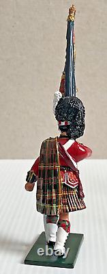 Britains Colour Party 1st Bn. Queens Own Cameron Highlanders 79th, 54mm #48006