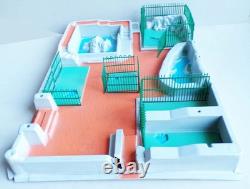 Britains Deetail 4712 Zoo Model Zoo Playset and Box