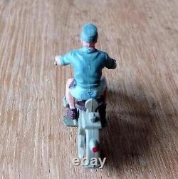 Britains Deetail Afrika Korp Dispatch Rider 9694 + Figures 8th Army/Afrika Korp