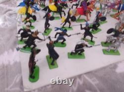 Britains Deetail Knights Of The Sword -11 Mounted, 26 Foot, Turks 9 Mtd 14 Ft