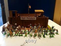 Britains Deetail VINTAGE FORT CHEROKEE WITH 7TH CAV AND NATIVE AMERICANS