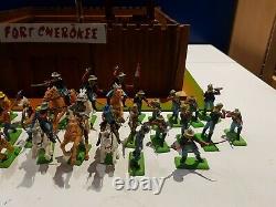 Britains Deetail VINTAGE FORT CHEROKEE WITH 7TH CAV AND NATIVE AMERICANS