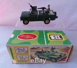 Britains Die Cast Lwb Military Land Rover With Soldiers 9777 Boxed 1.32 Scale