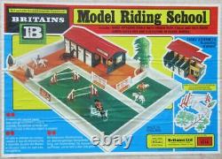 Britains Equestre Batiment Ecole Model Riding School Proche Neuf Boite réf