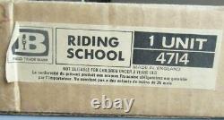 Britains Equestre Batiment Ecole Model Riding School Proche Neuf Boite réf