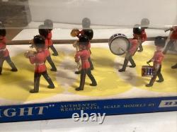 Britains Eyes Right Soldiers 7243 Band Of Scots Guards Very Near Mint In Box