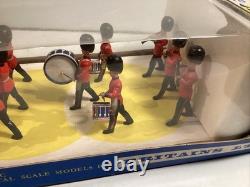 Britains Eyes Right Soldiers 7243 Band Of Scots Guards Very Near Mint In Box