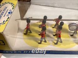 Britains Eyes Right Soldiers 7243 Band Of Scots Guards Very Near Mint In Box