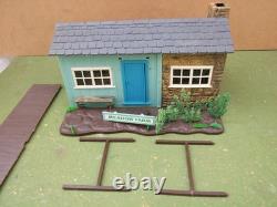 Britains Farm. Meadow Farm Cottage No 4716