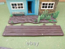 Britains Farm. Meadow Farm Cottage No 4716