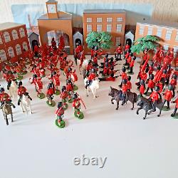 Britains/Grenadier guardsx50+4/ Royal Scots dragoon guards X 38+6 in unique tin