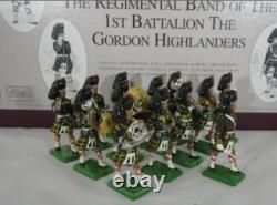 Britains Hamleys 00028 1st Battalion Gordon Highlanders Pipers 1997 boxed Ltd S7