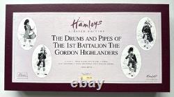 Britains Hamleys 1st Battalion Gordon Highlanders Drums & Pipes #0015/1000