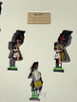 Britains Hamleys 1st Battalion Gordon Highlanders Drums & Pipes #0015/1000