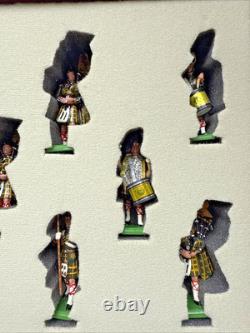 Britains Hamleys 1st Battalion Gordon Highlanders Drums & Pipes #0015/1000