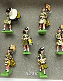 Britains Hamleys 1st Battalion Gordon Highlanders Drums & Pipes #0015/1000