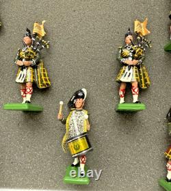 Britains Hamleys 1st Battalion Gordon Highlanders Drums & Pipes #0015/1000