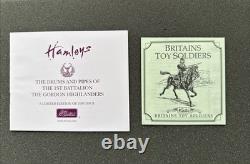 Britains Hamleys 1st Battalion Gordon Highlanders Drums & Pipes #0015/1000