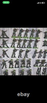 Britains Herald Toy Soldiers, WW II British Infantry figures x 99