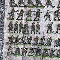 Britains Herald Toy Soldiers, WW II British Infantry figures x 99