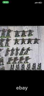 Britains Herald Toy Soldiers, WW II British Infantry figures x 99