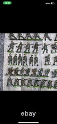 Britains Herald Toy Soldiers, WW II British Infantry figures x 99