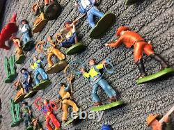 Britains Herald Vintage plastic Soldiers Cowboys