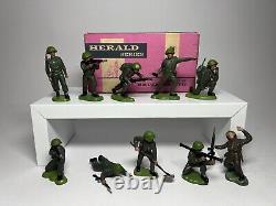 Britains Herald set of 10 WW2 British soldiers in trade box from 1965