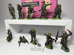 Britains Herald set of 10 WW2 British soldiers in trade box from 1965