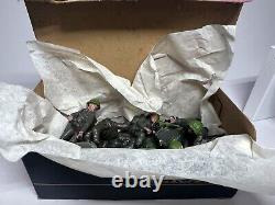 Britains Herald set of 10 WW2 British soldiers in trade box from 1965