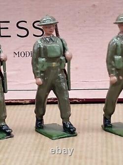 Britains Hollowcast Set No. 1858 British Infantry In Battle Dress