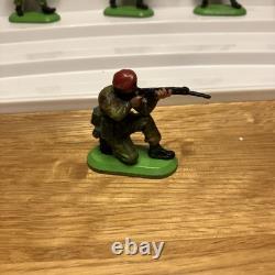 Britains Holy Grail Super Deetail Paratrooper. Figure 3 Kneel