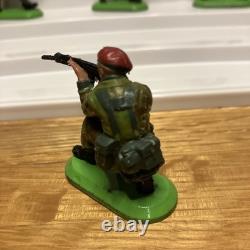 Britains Holy Grail Super Deetail Paratrooper. Figure 3 Kneel