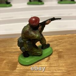 Britains Holy Grail Super Deetail Paratrooper. Figure 3 Kneel