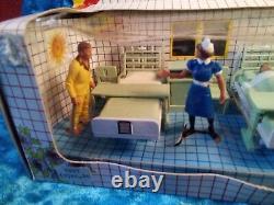 Britains Hospital Ward, 4 Beds. Doctor, Nurses. Patients Accessories Boxed